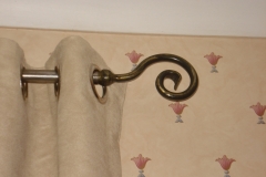 Curvy curtain pole