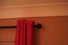 Round curtain pole