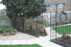 Garden railing with arch